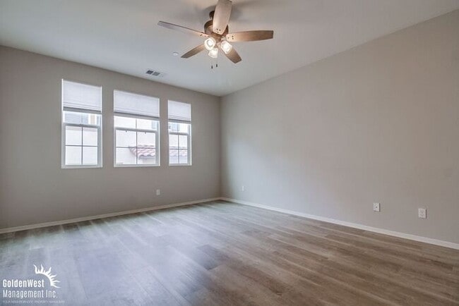 Building Photo - Stunning 3Bdm 2.5Ba Townhome in the Montec...