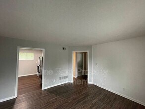 Building Photo - 638 N 31 St