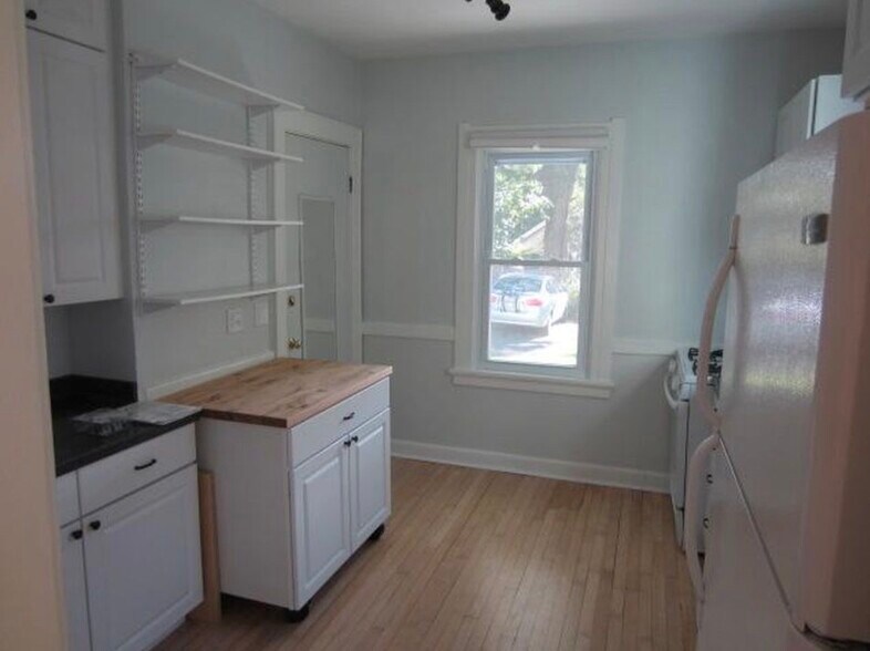 Building Photo - 521 Maple Ave