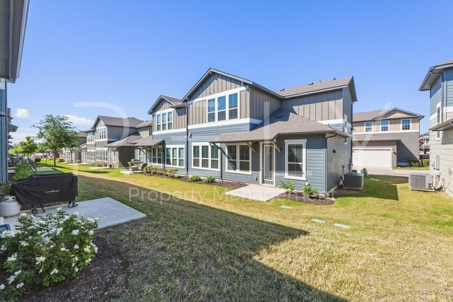 Building Photo - 1015 Vista View Dr