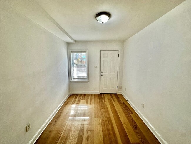 Building Photo - Captivating Capitol Hill Barracks Row Renovated 2 Bedroom Apt w/ Parking & Patio