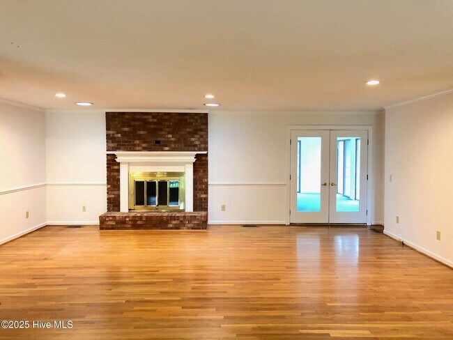 Building Photo - 242 Inlet Dr