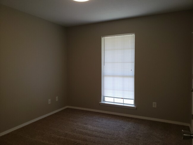 Building Photo - Nice 3 bedroom 2 bath in Farmington