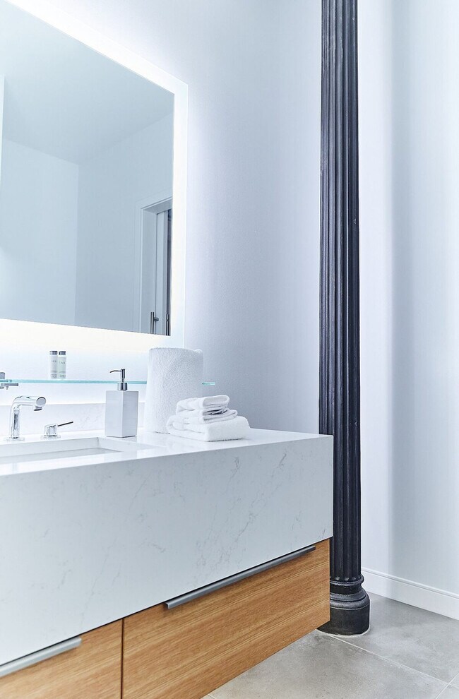 Building Photo - 121 Middle St