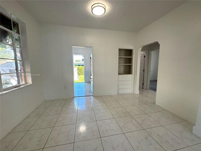 Building Photo - 937 NW 46th St
