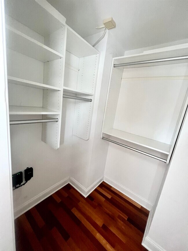 Building Photo - 700 1st St