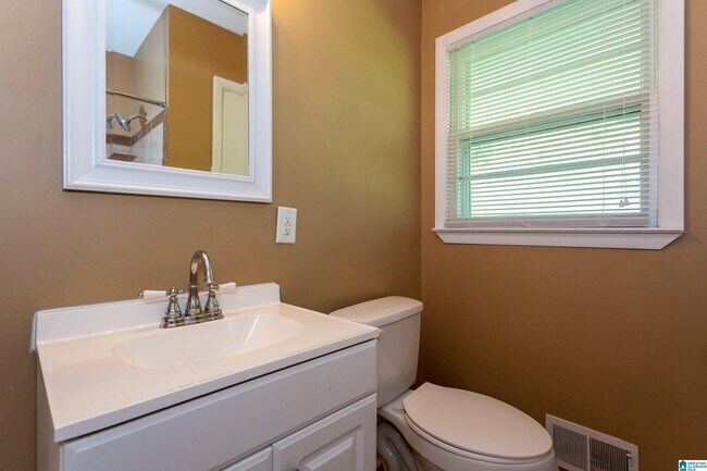 Building Photo - 2050 Pinehurst Dr
