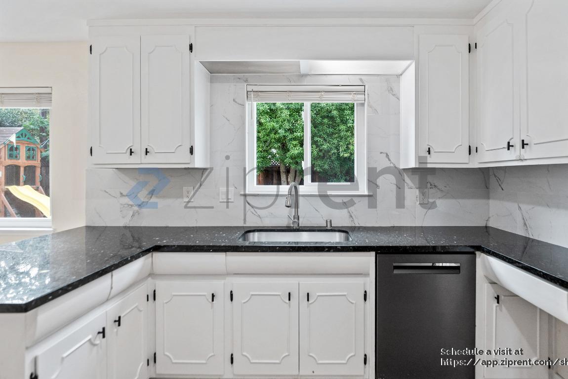 Building Photo - 1019 Pilinut Ct