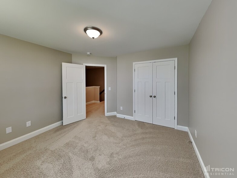Building Photo - 1021 Crescent Moon Lp