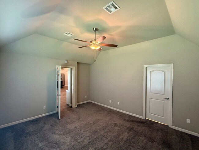 Building Photo - 18805 Trailview Way