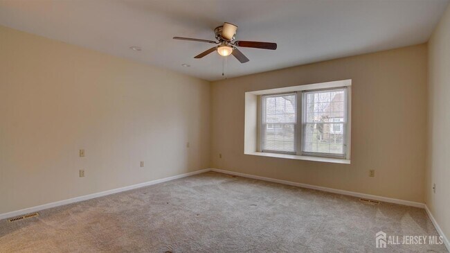 Building Photo - 18B Thomas Paine Dr