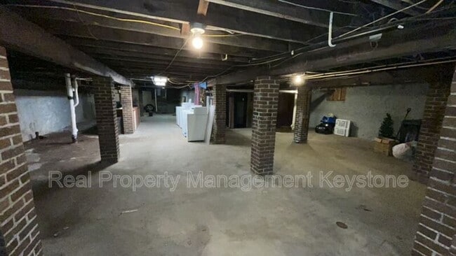 Building Photo - 1247 Chartiers Ave