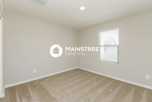 Building Photo - 4 Bedroom Pet-Friendly Home in Phoenix, AZ with Main Street Renewal