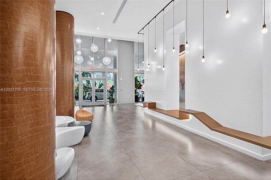 Building Photo - 350 S Miami Ave