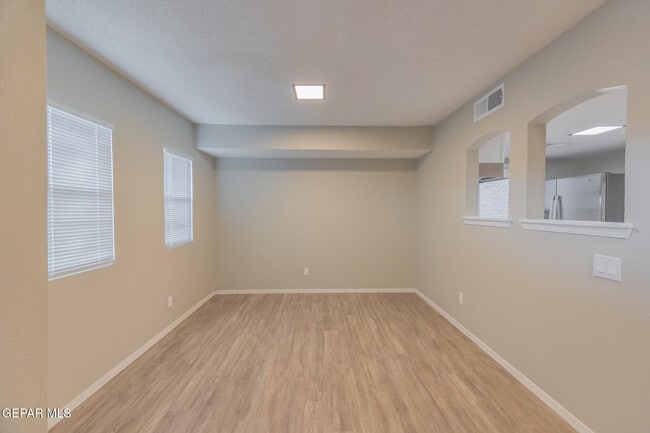 Building Photo - 11031 Oasis Dr