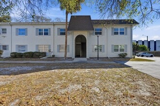 Building Photo - Beautiful Condo Located in Clearwater - Available Now!