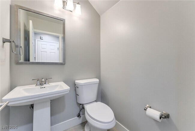 Building Photo - 20 Fantasia Ln