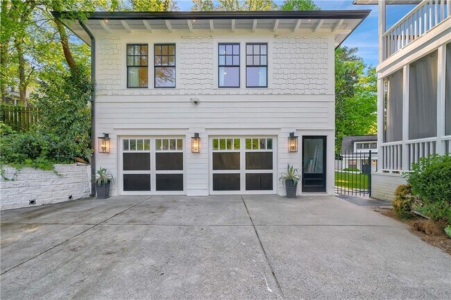 Building Photo - 1812 Wellbourne Dr NE