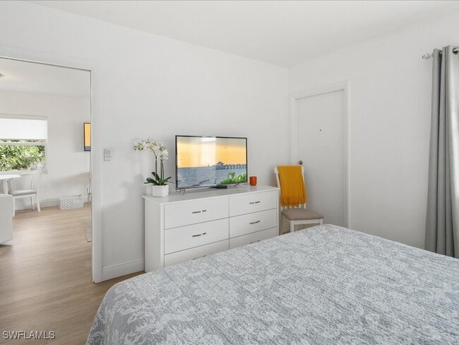 Building Photo - 530 4th Ave S