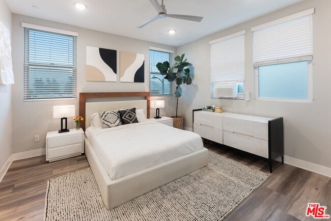 Building Photo - 5053 Echo St