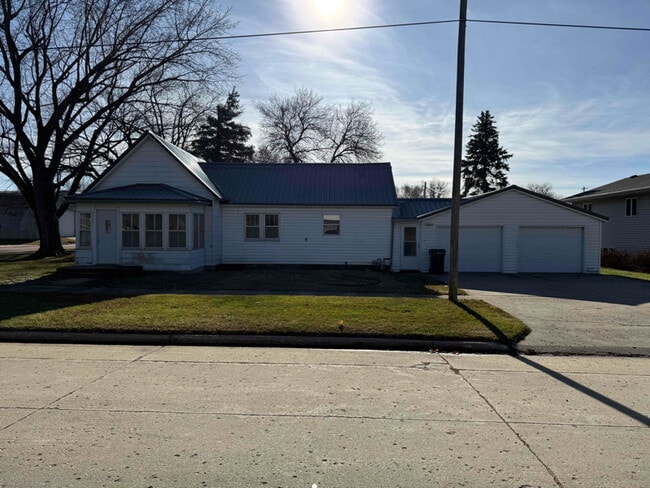 Building Photo - 215 1st St NW