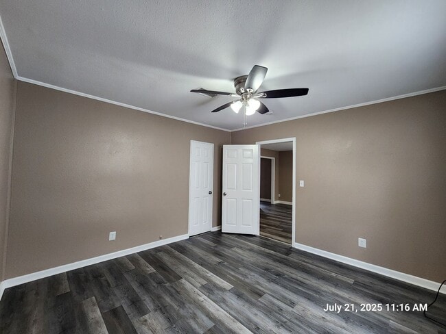 Building Photo - Updated 1 bed/1bath - move in ready