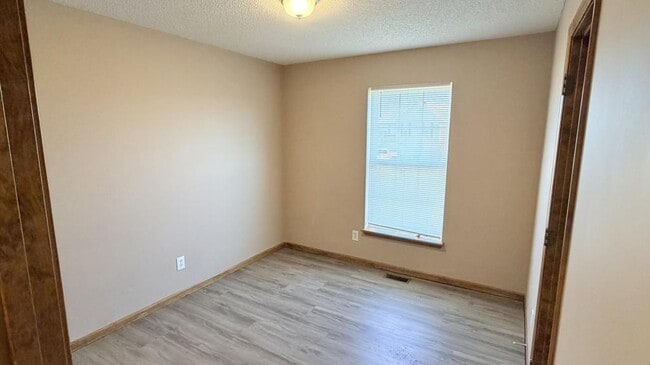 Building Photo - 2213 Larkspur