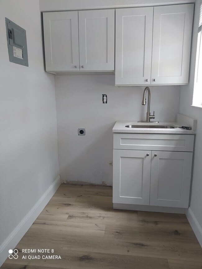 Building Photo - LC 06:125 SW 5th CT