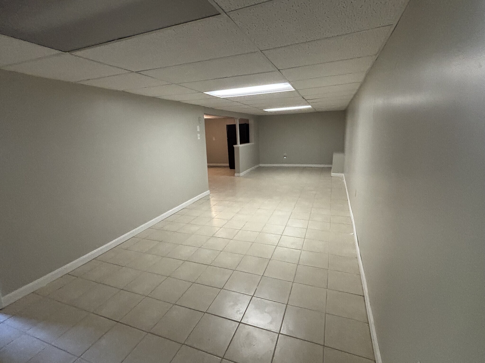 Building Photo - 488 Massasoit Rd