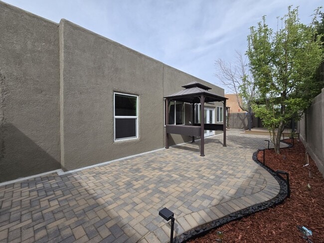 Building Photo - 7250 Via Verde