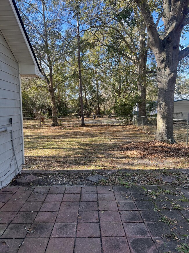 Building Photo - 934 Pineland Ave