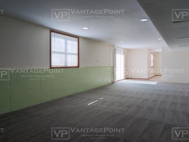 Building Photo - 2250 Daly Dr