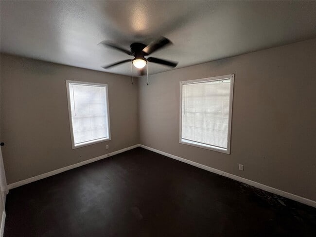 Building Photo - 1380 Fairway St