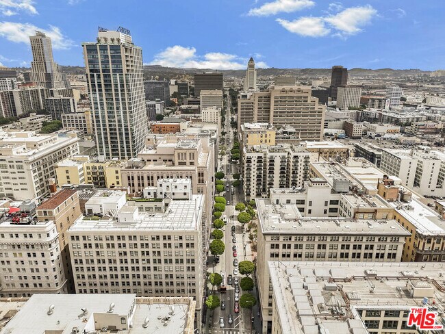 Building Photo - 460 S Spring St