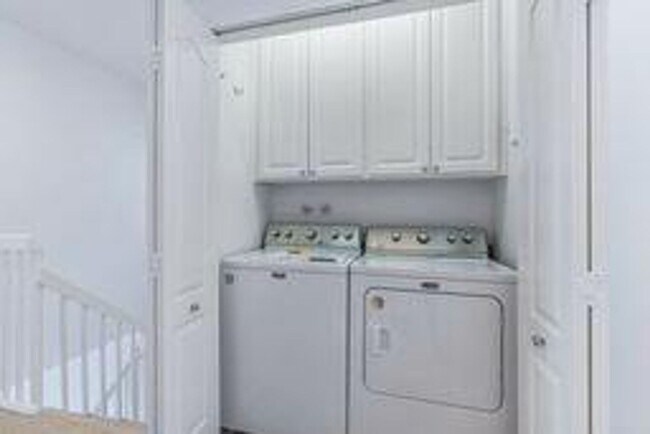 Building Photo - 3 Oakland Ct