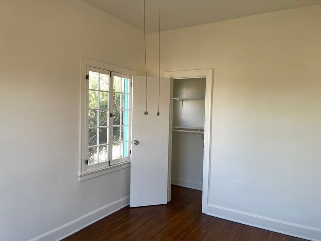 Building Photo - KENWOOD