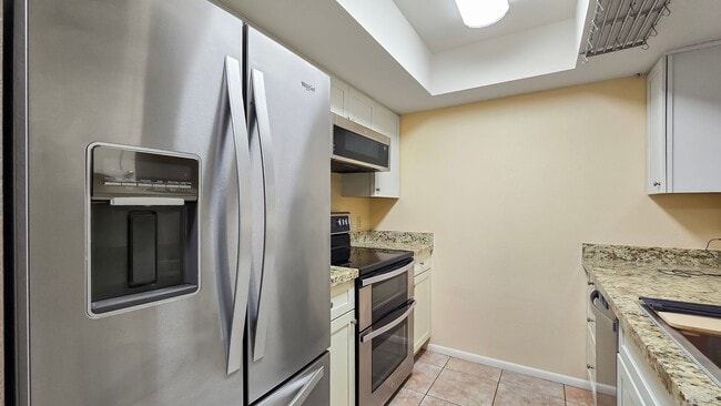 Building Photo - Awesome 2bd/2ba Condo close to Tempe Town Lake, ASU, Sky Harbor, Freeway Access and Light Rail.