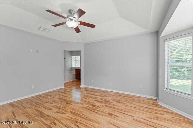 Building Photo - 1333 Lindseys Xing Dr