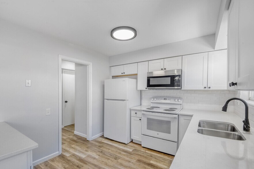 Kitchen - 8780 E Yale Ave