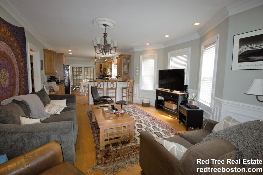 Building Photo - 55 Hobart St