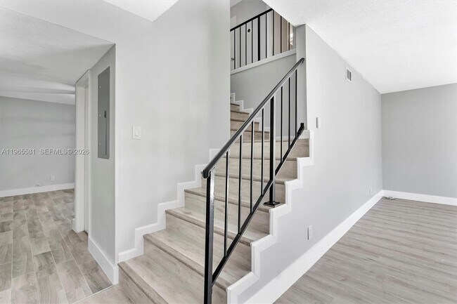 Building Photo - 48 Matador Ln