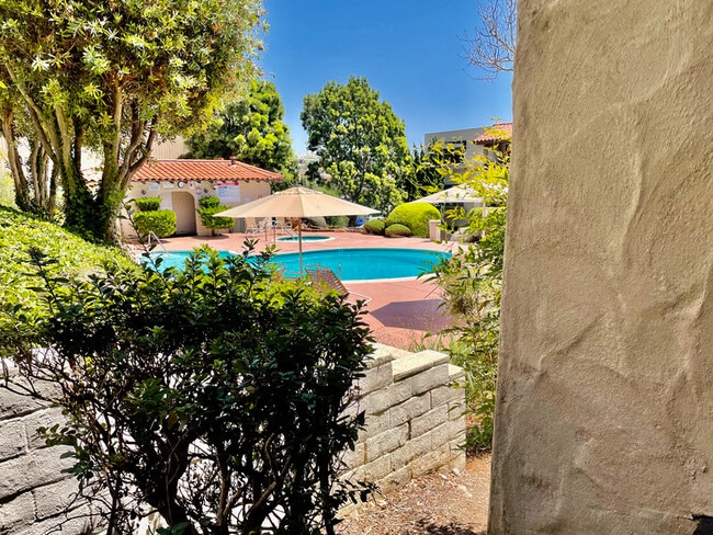 Building Photo - 2530 Clairemont Dr