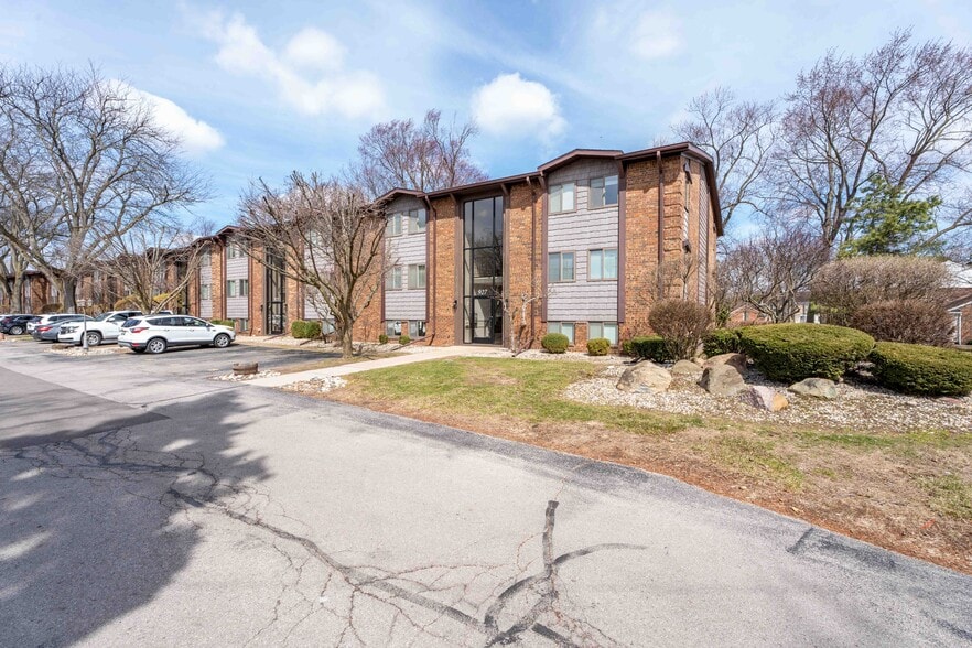 Primary Photo - ONE11 RESIDENCES - MONROE