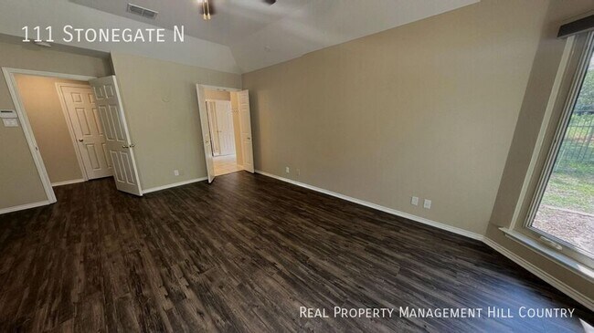 Building Photo - 111 Stonegate N