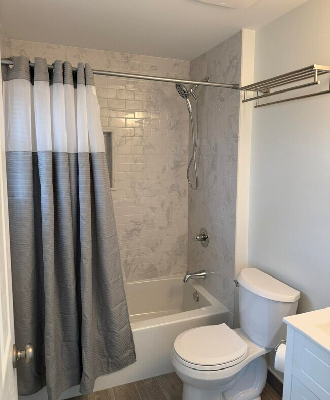 Building Photo - 30475 Birchway Dr