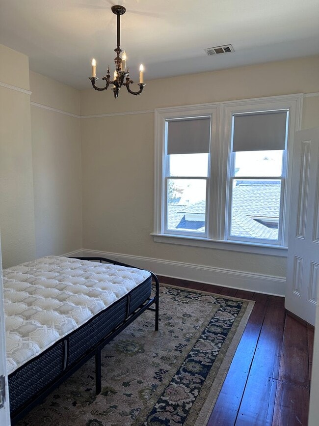 Building Photo - Stunning 1890 Eastlake Victorian | 5 Bedrooms | 2 Bathrooms | Flex Spaces | Steps from Old Town E...