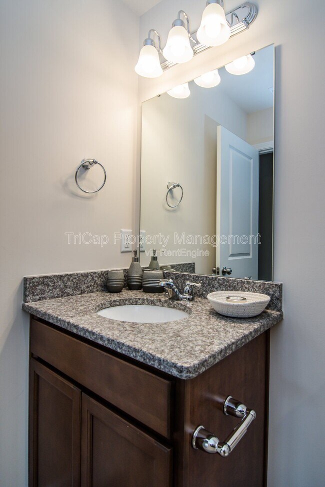 Building Photo - 415 White Oak Ridge Dr