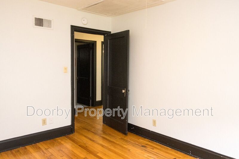 Building Photo - 219 Sequoia Dr