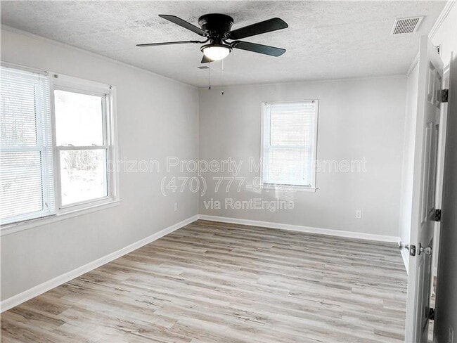 Building Photo - 6132 Lynne Cir SW