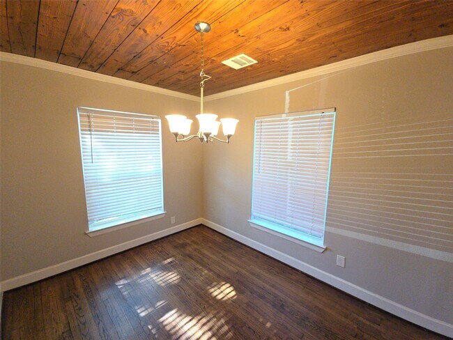 Building Photo - 210 Olive Ave